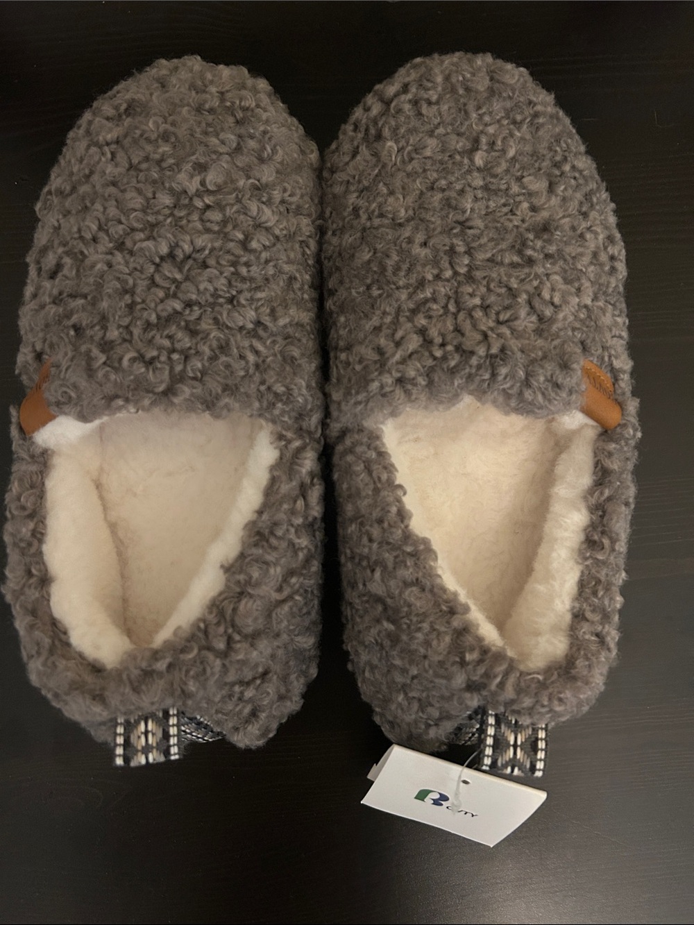 NWT Bovty Women’s Cozy Gray Faux-Shearling Slippers